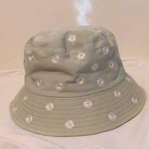 Pastel green daisy bucket hat forever 21